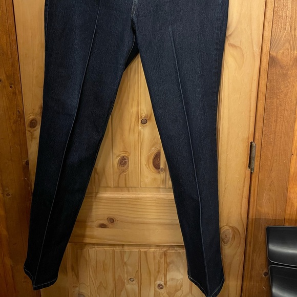 Gloria Vanderbilt - Picture 6 of 6